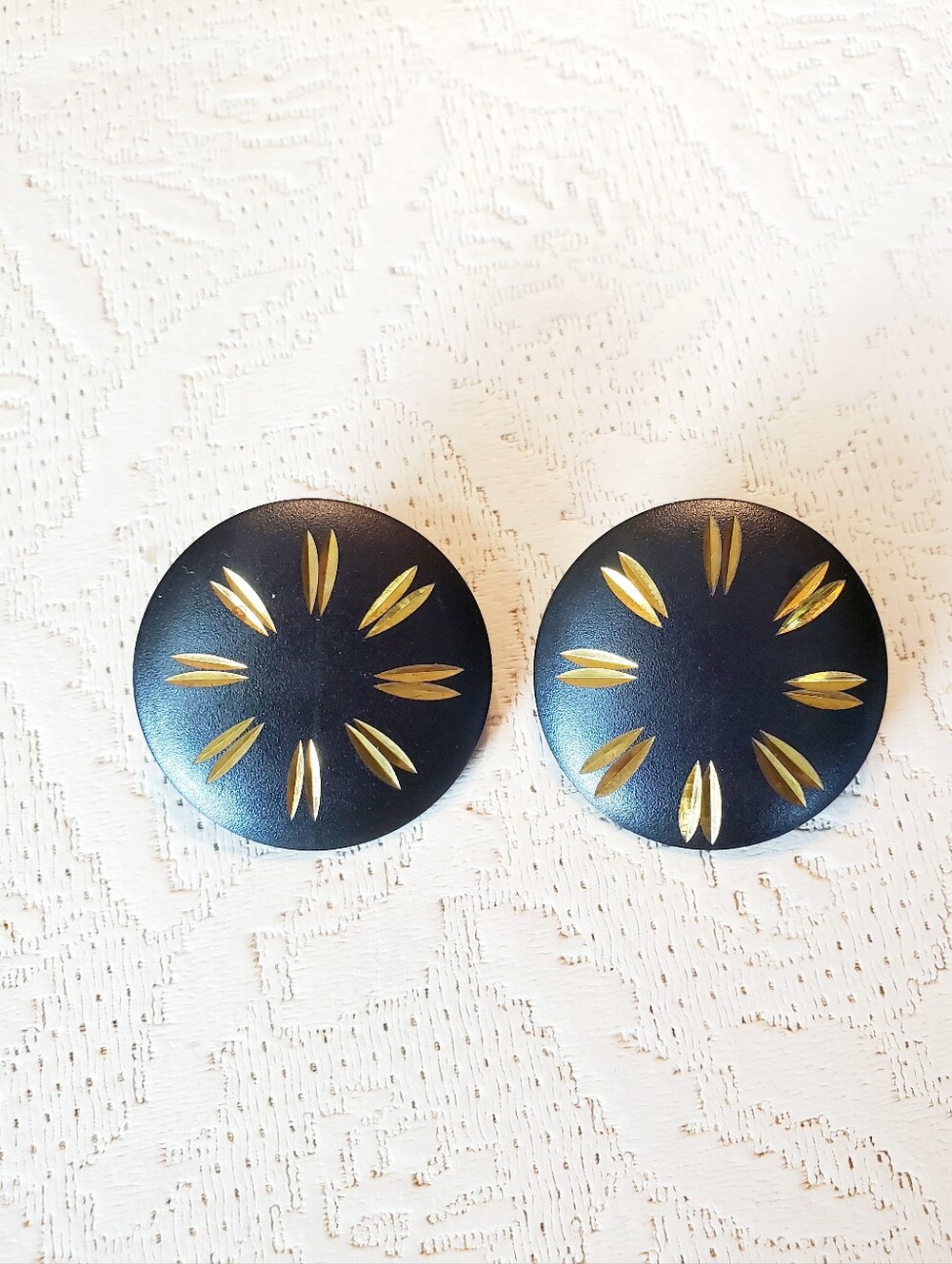 Vintage Black and Gold Round Earrings